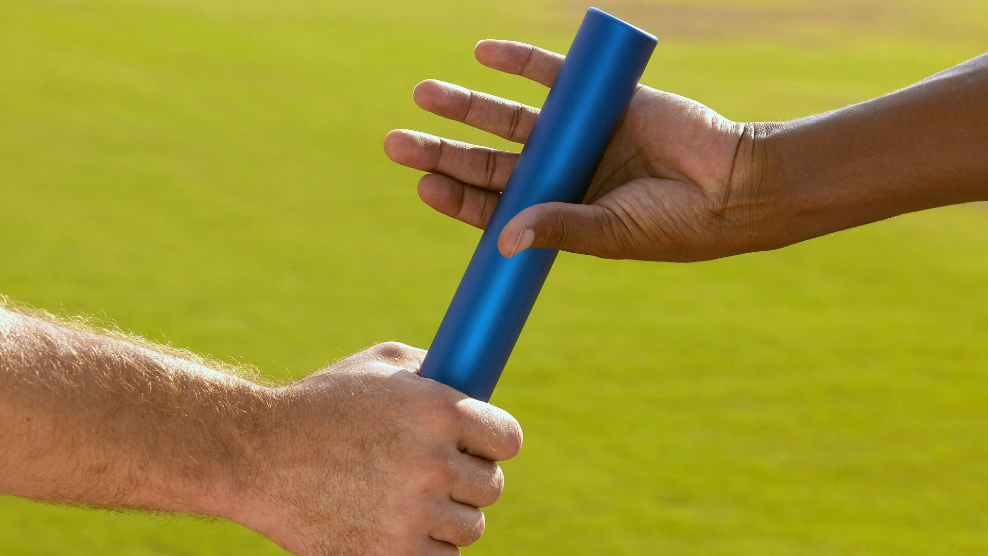 草根足球运动深度融入社会生活,成长为全民运动热点,开展足球运动的意义